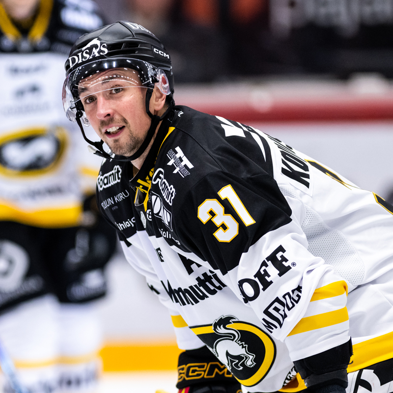 Game-Worn 26-27, valkoinen, ennakkotilaus